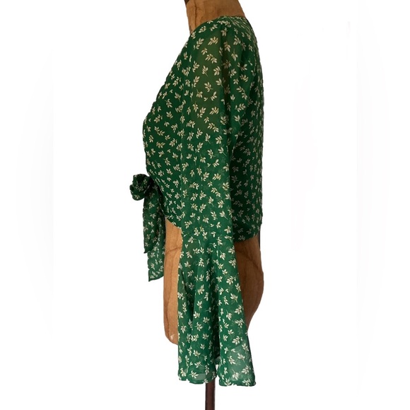 Urban Outfitters Leafy Green Tie-Front Bell Sleeve Blouse EUC - Picture 5 of 10